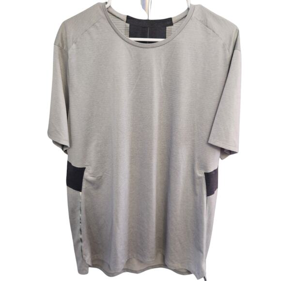 Lululemon‎ T Shirt Grey Activewear Athletic Athlesure Sport - Picture 1 of 6